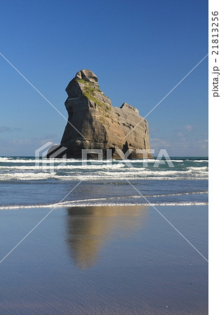 Island at Wharariki Beach, New Zealand Island at Wharariki Beach, New Zealand 21813256