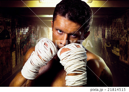 Street fighter muscular rack attack wrapped in his arms with rop Street fighter muscular rack attack wrapped in his arms with rop 21814515