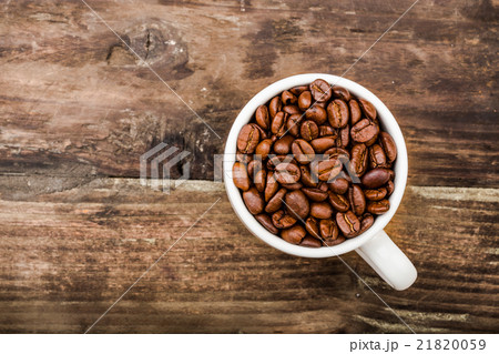 Coffee beans in a cup 21820059