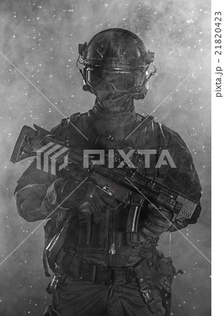 Police officer n the smoke 21820423