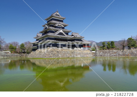 信州　松本　国宝松本城　戦国時代に建てられた本物の城　別称「烏城」 21822728