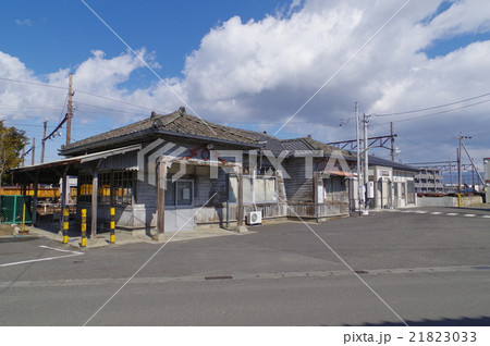 信州 松本の鉄道 上高地線新村駅 旧駅舎(全景俯瞰横) 上高地観光のローカル路線の古い駅舎 信州 松本の鉄道 上高地線新村駅 旧駅舎(全景俯瞰横) 上高地観光のローカル路線の古い駅舎 21823033