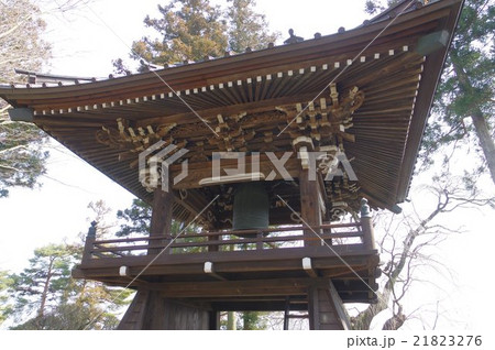 信州松本の文化財　恭倹寺　鐘楼と梵鐘　信州松本の文化財（梓川地区）　戦時の金属供出を拒み現存する 21823276