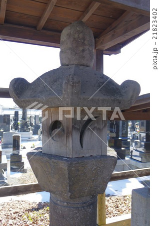 信州 岡谷 尼堂(あまんどう)墓地の石幢 上部拡大縦 江戸時代 地蔵信仰の塔 岡谷市指定文化財 信州 岡谷 尼堂(あまんどう)墓地の石幢 上部拡大縦 江戸時代 地蔵信仰の塔 岡谷市指定文化財 21823402