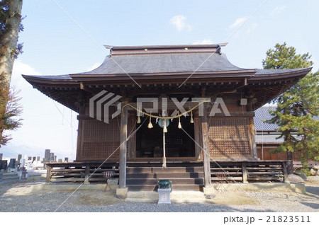 信州 安曇野 平福寺観音堂 正面横 県宝の聖観音菩薩立像を祀る 江戸時代の建築 信州 安曇野 平福寺観音堂 正面横 県宝の聖観音菩薩立像を祀る 江戸時代の建築 21823511
