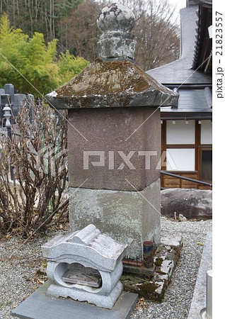 信州　諏訪　頼重院　戦国武将・諏訪頼重の菩提寺　密かに祀った宝篋印塔　市文化財指定 21823557