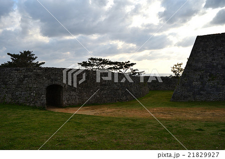 座喜味城跡　城門の内 21829927