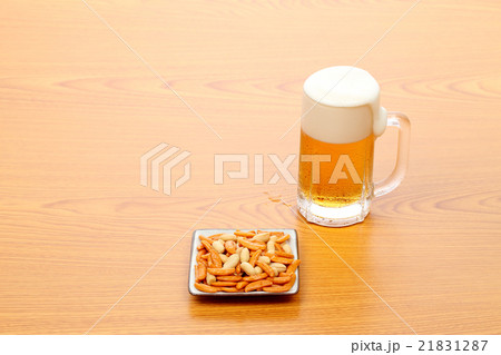 柿ピーと生ビール 21831287