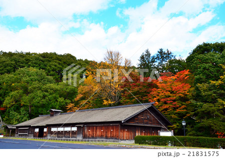 旧島松駅逓所と紅葉 旧島松駅逓所と紅葉 21831575