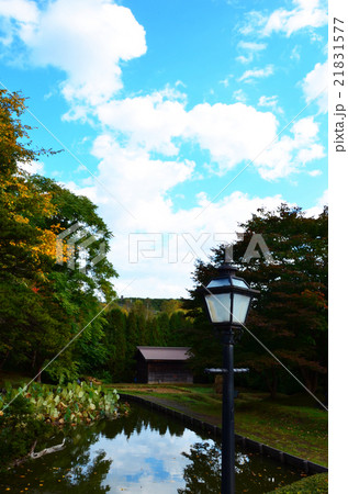 旧島松駅逓所と紅葉 旧島松駅逓所と紅葉 21831577