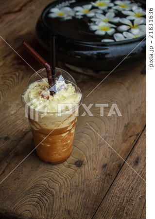 Iced coffee smoothie, soft focus  21831636