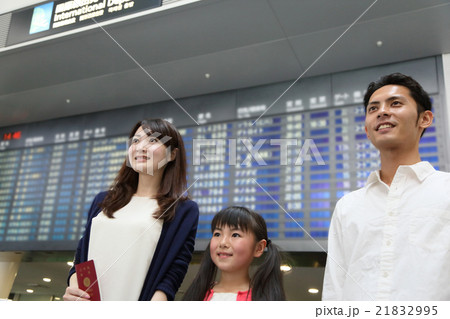 空港　家族旅行　イメージ 21832995