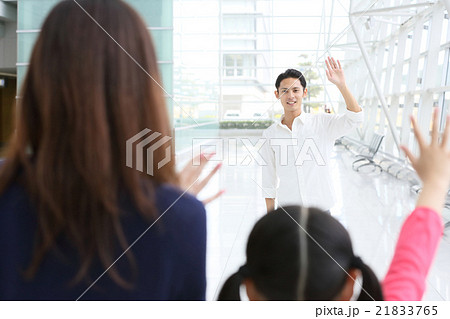 父親　再開　お別れ　単身赴任 21833765