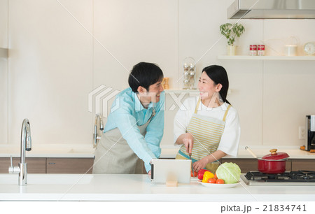 夫婦イメージ（キッチン） 21834741