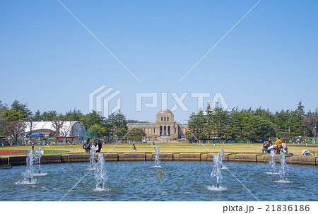 明治神宮外苑の軟式球場と聖徳記念絵画館(東京都新宿区) 明治神宮外苑の軟式球場と聖徳記念絵画館(東京都新宿区) 21836186
