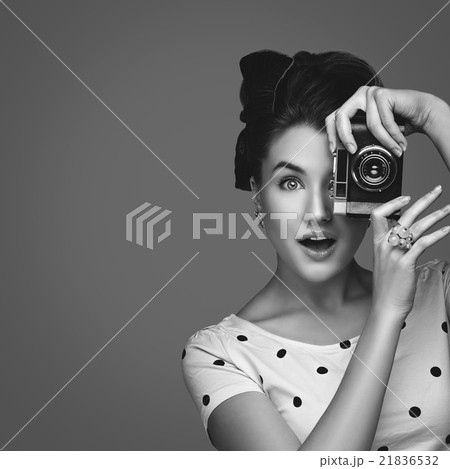 Girl with retro camera Girl with retro camera 21836532