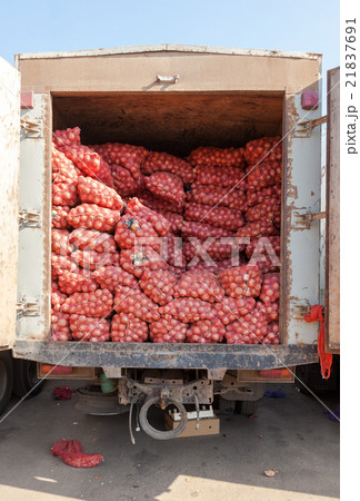 Fresh onions for sale at the farmers market 21837691