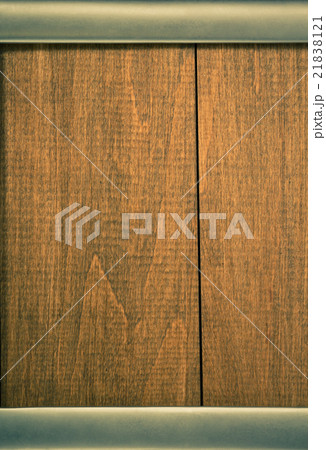 metal border on wood 21838121