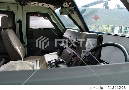 軽機動装甲車(航空自衛隊)運転席 21841298