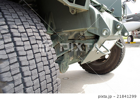 軽機動装甲車(航空自衛隊)タイヤ前部 21841299
