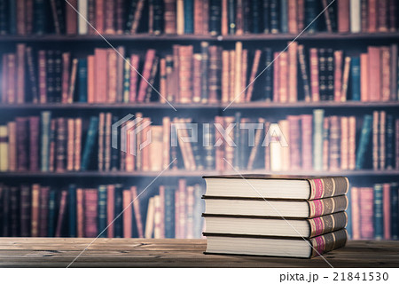 読書 重厚な本 21841530