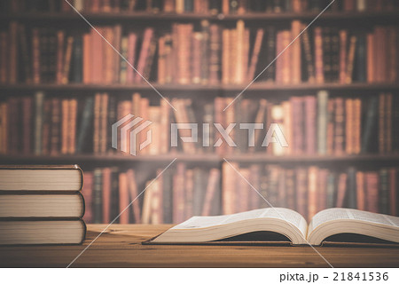 読書 重厚な本 21841536