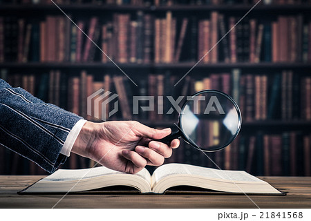 本と虫眼鏡 21841568