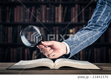 本と虫眼鏡 21841570