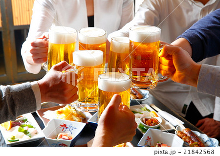 居酒屋で乾杯 居酒屋で乾杯 21842568