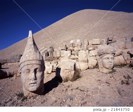 ネムルト山アンティオコス1世頭像とティケ女神頭像 21843750