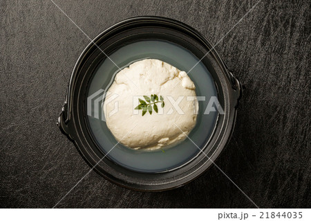 冷奴　天然にがりの豆腐　chilled tofu cut into block japanese  21844035