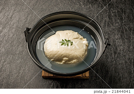 冷奴 天然にがりの豆腐 chilled tofu cut into block japanese 冷奴 天然にがりの豆腐 chilled tofu cut into block japanese 21844041