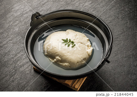 冷奴 天然にがりの豆腐 chilled tofu cut into block japanese 冷奴 天然にがりの豆腐 chilled tofu cut into block japanese 21844045