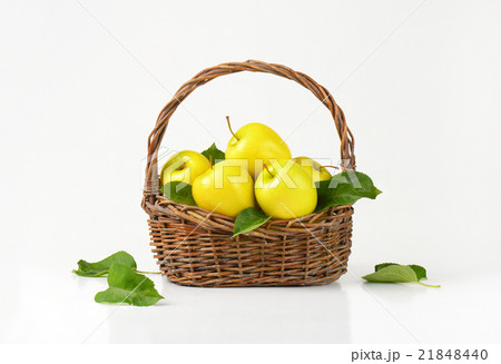 basket of apples 21848440