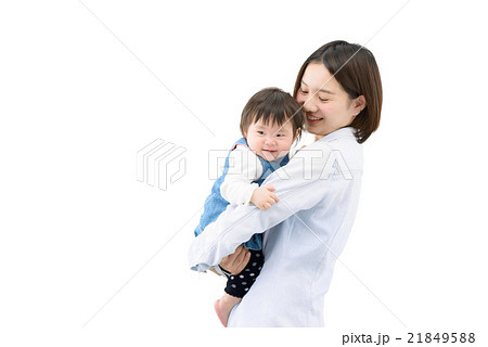 赤ちゃんを抱っこしている若いお母さんの写真素材