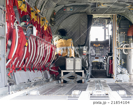 航空自衛隊輸送ヘリコプターCH-47J機内とコクピット_2 21854104