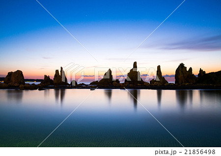 橋杭岩の夜明け(和歌山県の風景) 橋杭岩の夜明け(和歌山県の風景) 21856498