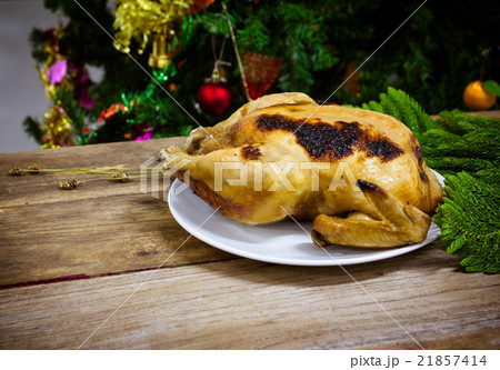 Grilled chicken, Christmas themed dinner table Grilled chicken, Christmas themed dinner table 21857414