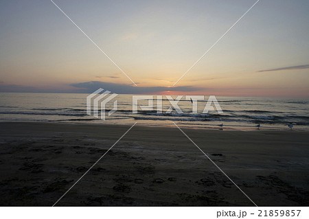 千里浜なぎさドライブウェイから見た夕陽 21859857