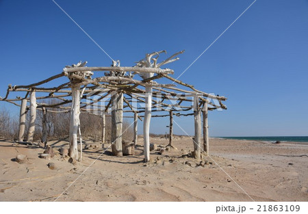 Gazebo on a beach Gazebo on a beach 21863109