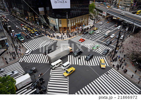 銀座数寄屋橋交差点の写真素材