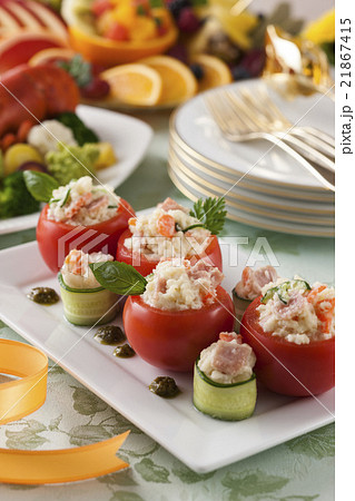 トマトのファルシーサラダとパーティー料理 トマトのファルシーサラダとパーティー料理 21867415