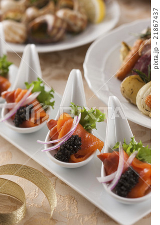 ワンスプーンオードブルとパーティー料理 21867437