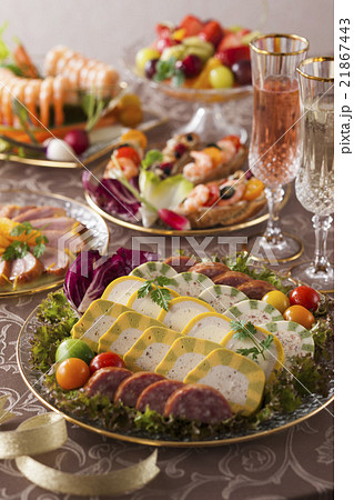 テリーヌやサラミとパーティー料理 21867443