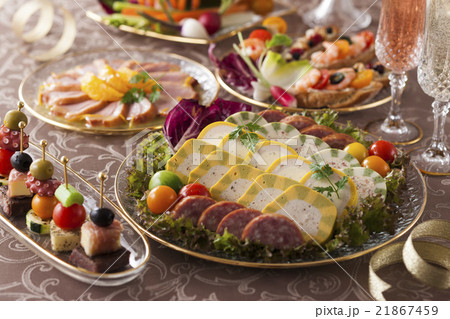テリーヌやサラミとパーティー料理 21867459