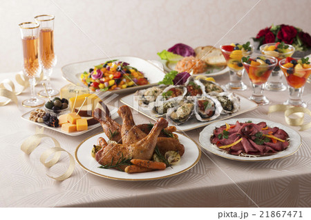 ローストチキンやチーズのパーティー料理 ローストチキンやチーズのパーティー料理 21867471