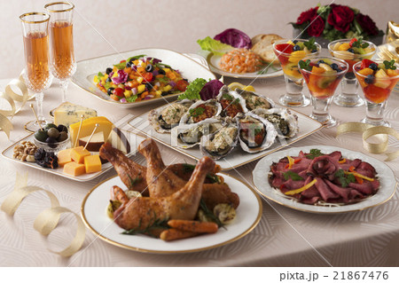 ローストチキンやチーズのパーティー料理 21867476