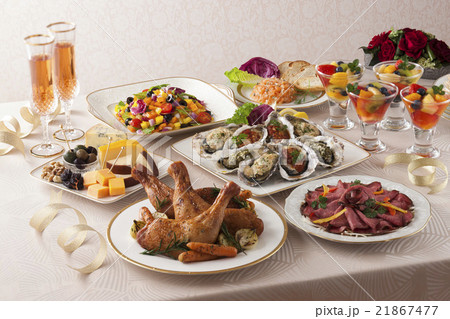 ローストチキンやチーズのパーティー料理 21867477