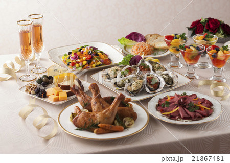 ローストチキンやチーズのパーティー料理 21867481