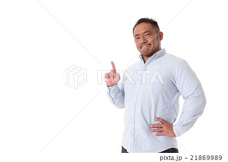 指差しポーズの男性 21869989